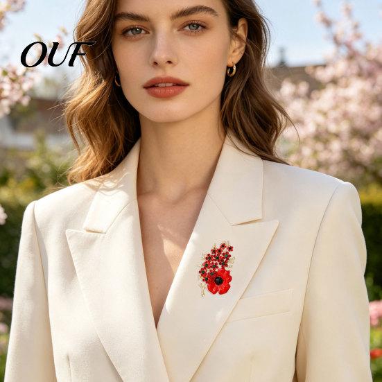 Commemorative Blazer Pin Never Forgotten Victory Blossom Brooch, Red Flower Lapel History Keepsake Brooch with Rhinestone, Alloy Memorial Badge