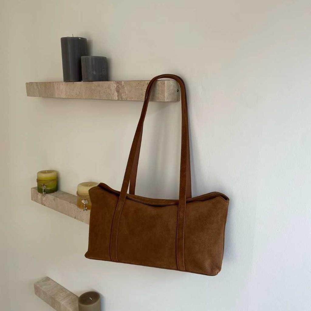 Matte Cowhide Commuting Baguette Bag, a Niche High-end Quality, Large-capacity Single-shoulder Bag for Women