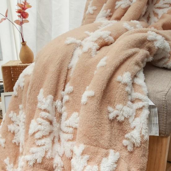 Рождественское одеяло с волосатым принтом снежинок, мягкие утолщенные двойные слои, сохраняющие тепло, контрастные цвета, антипиллинговое диванное одеяло, плохое зимнее одеяло для дома