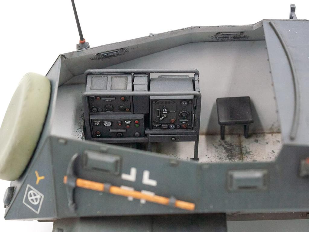 Пластиковая модель ICM ICM немецкой армии 35111 1/35 Sd.Kfz.247 Ausf.B с экипажем