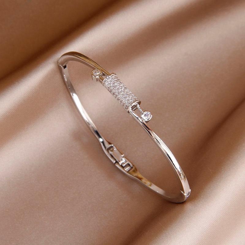 Classic Luxury Zirconia Cross Letter D Charm Bracelets For Women Fashion Brand Jewelry Elegant Knot Bangle
