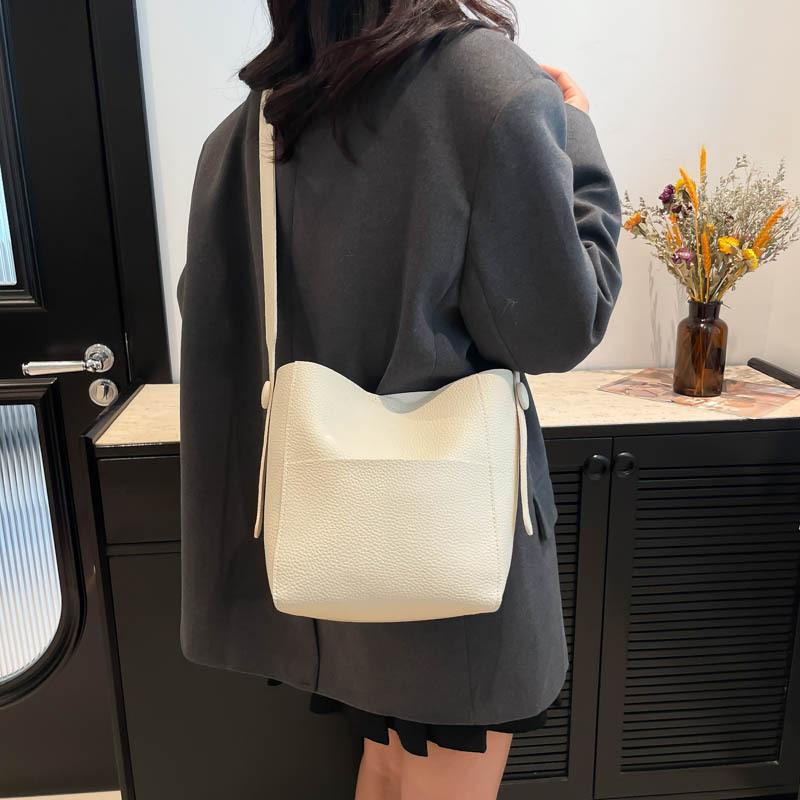 Популярные сумки этого года женские сумки 2024 новые модные осенние сумки-мессенджеры с широкими ремешками простые пригородные переносные сумки-ведра