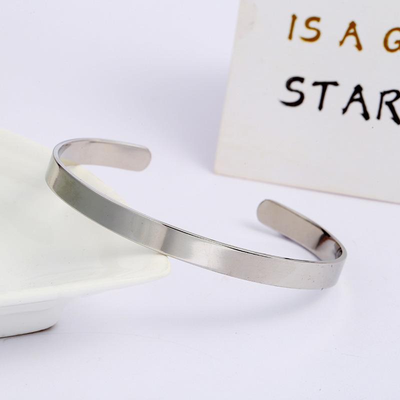 Регулируемый браслет из титановой стали С-образной формы с гравировкой для женщин