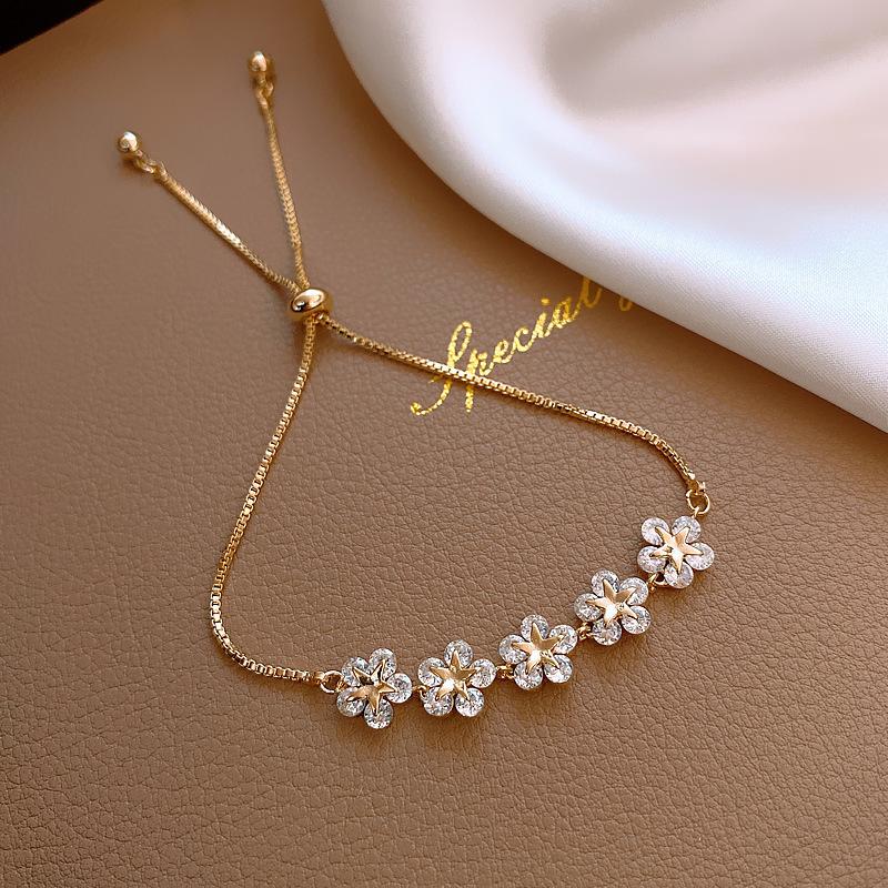Korean version fashion five-pointed star flower bracelet zircon pull adjustable bracelet floral bracelet women's five flower bracelet