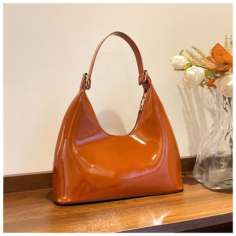 Retro Patent Leather Glossy Underarm Bag Women's Bag 2025 New Niche Design Versatile High-end Texture Commuter Handbag