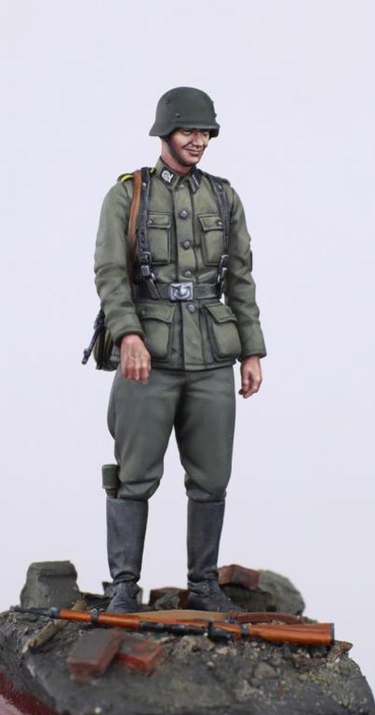 The Body 1/35 WWII 22nd SS Volunteer Cavalry Division Maria Theresa Soldier 2 Resin Kit TBO35230 (person)