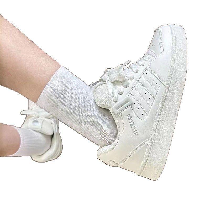 2025 новые универсальные повседневные студенческие спортивные туфли Guochao простые модные нишевые дизайнерские туфли для хлеба белые туфли