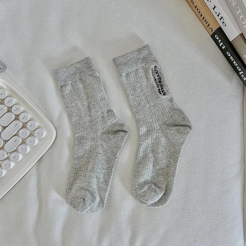 Женские носки с вышитыми буквами в корейском стиле, однотонные, черные, белые, серые, повседневные, уличные, для скейтбординга, спорта, носки