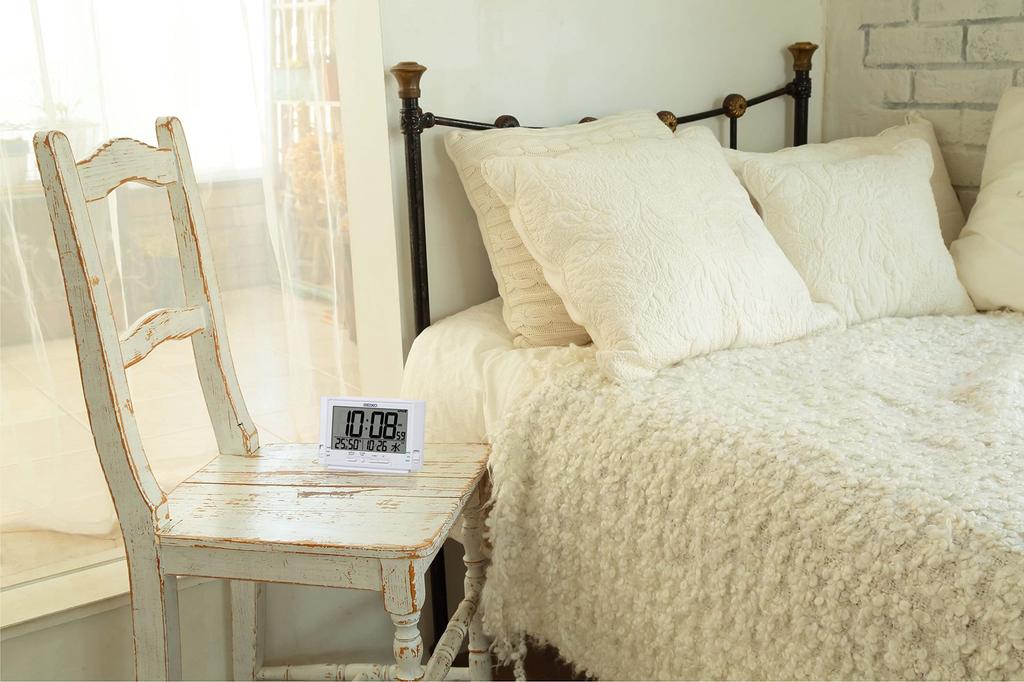 Seiko Clock Alarm Clock Table Clock Digital Radio White Pearl 84 X 132 X 46mm SQ320W