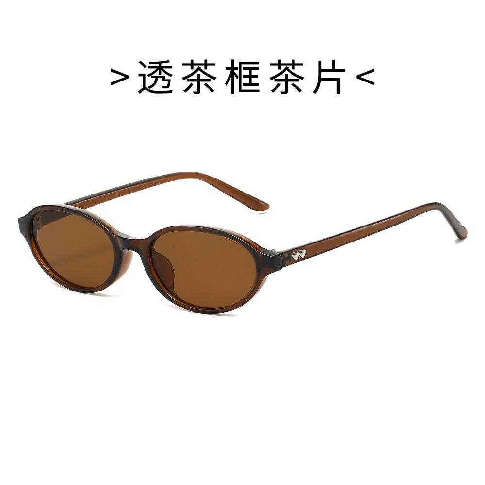Oval frame sunglasses, retro style, heart-shaped temple arms, UV protection
