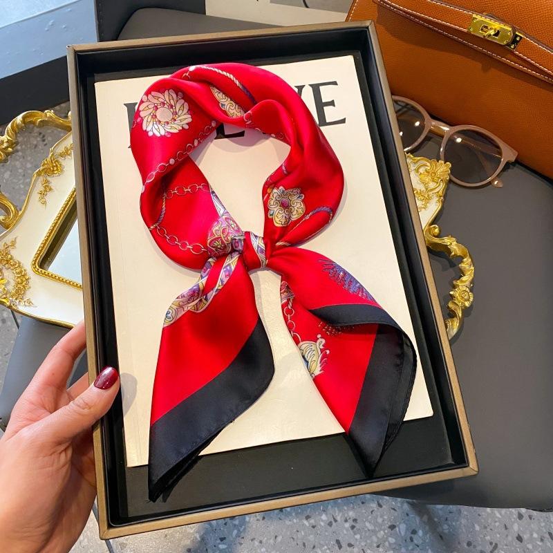 New silk scarf women's fashion versatile high-end small square scarf Korean version neck protection scarf spring and autumn retro scarf tied bag