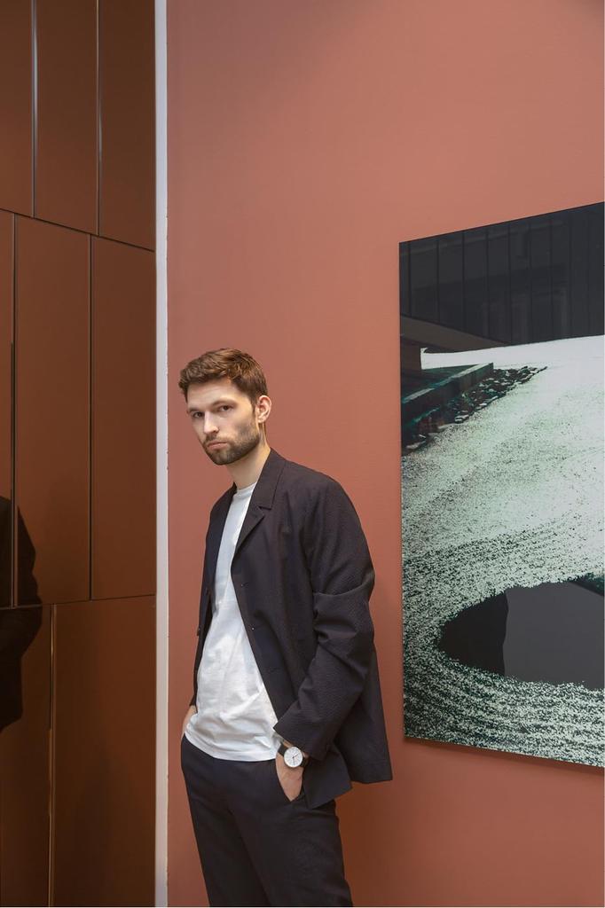 ARNE JACOBSEN Часы 40 мм Скандинавский дизайн Повседневная жизнь Водонепроницаемый дизайн без секундной стрелки BANKERS Белый Черный Кожа (Тихая Рука) 53102-2001