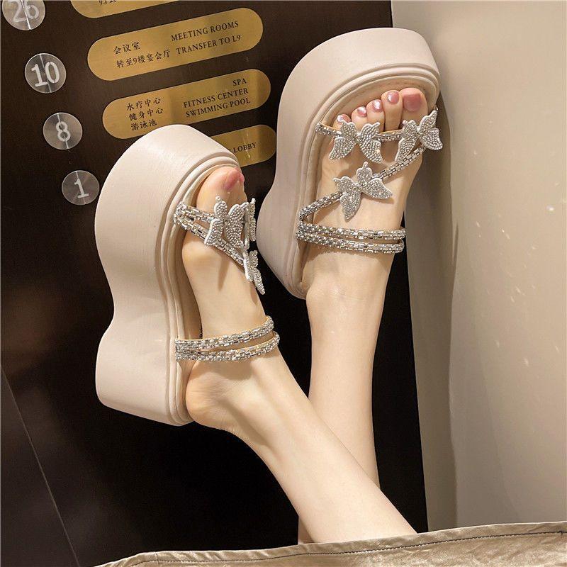 Носите увеличивающие рост универсальные модные сандалии фея две толстые подошвы с круглым носком ленивые повседневные тапочки со стразами лето 2025