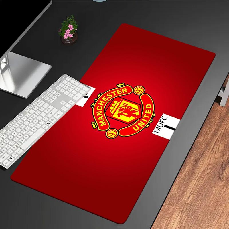 Manchester United Crest mouse pad, rubber base, esports desk mat, mouse pad for gamers and office use, gaming desk , easy to clean mat