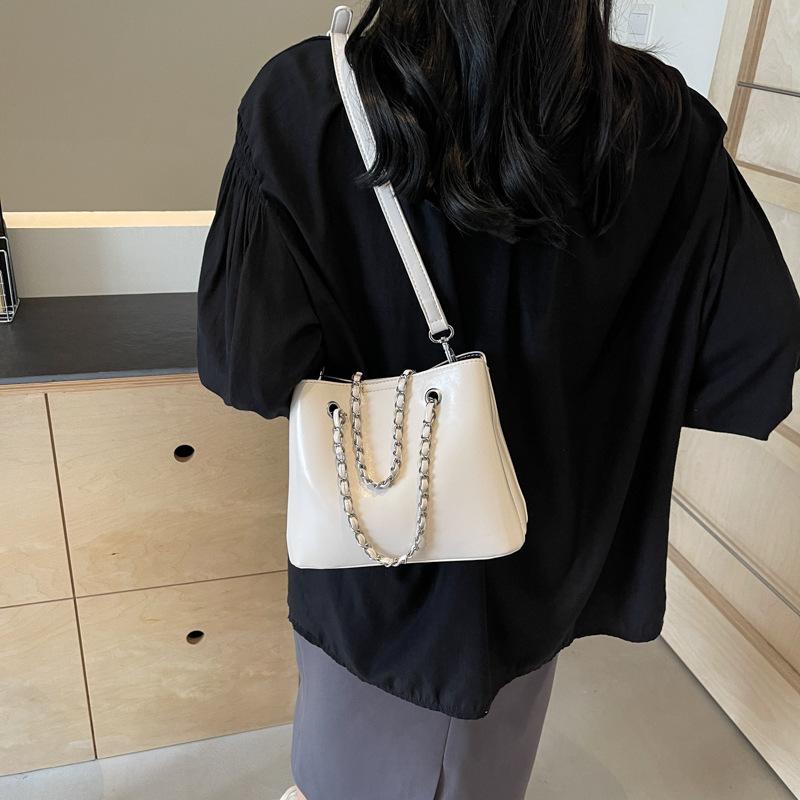 Summer New Large-capacity Bucket Bag Underarm Bag Fashion Bag Women's Chain Retro Casual Solid Color Shoulder Bag Tide