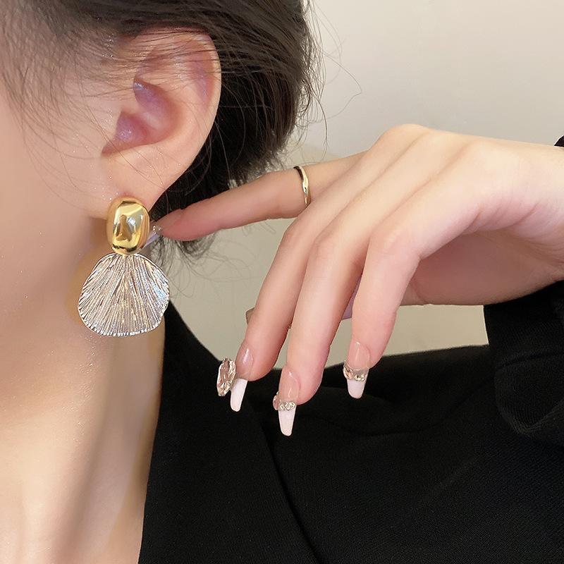Retro Cold Style Earrings for Women, Light Luxury High Sense Personality Fashion Versatile Trend Ear Jewelry