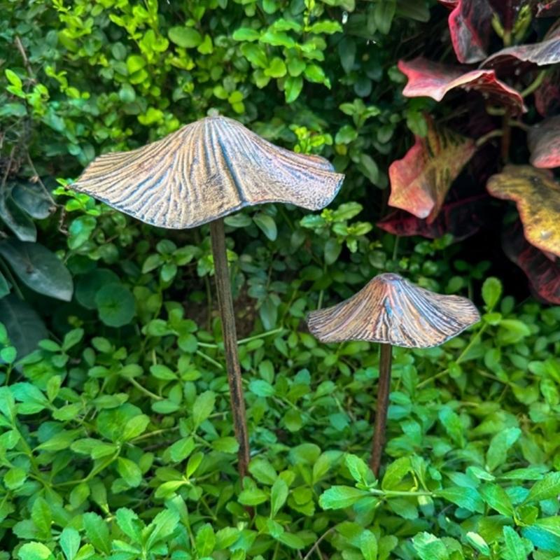 2PCS Stylish Mushroom Shape Garden Stake Antique Iron Art Ground Stake Weather Resistant Decoration For Outdoor Space
