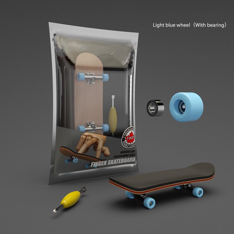 Деревянный игрушечный скейт