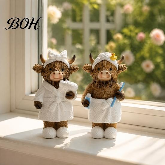 Cream Style Home Accessories Highland Cow Bathroom Figurine, Bathrobe Statue, Wateroroof Desktop Soft Decoration Animal Resin Ornament for Sink Shelf
