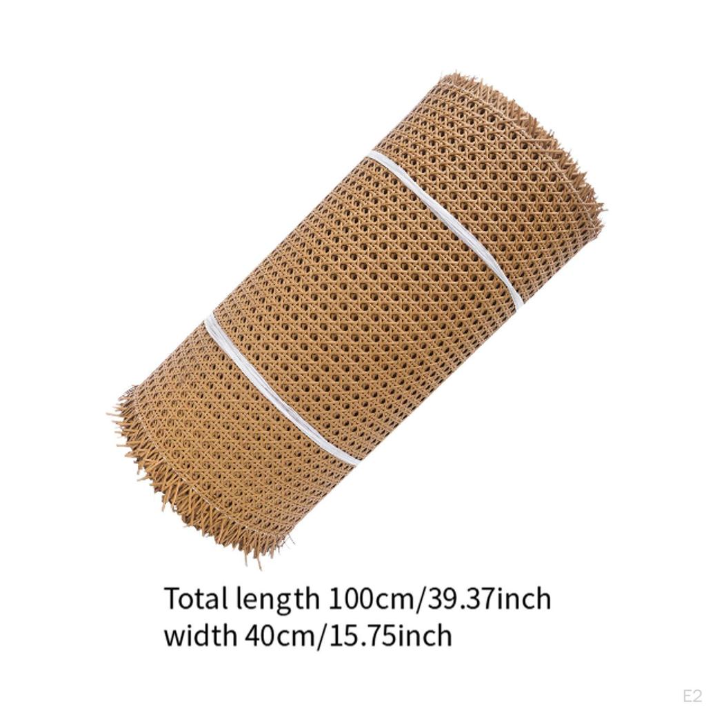 Удочка с ротанговой тростью, плывущей по течению