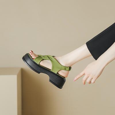 Женские летние сандалии на платформе 2025, новые сандалии кэжуал для улицы с перекрестными ремешками и подошвой-маффин, женские римские пляжные туфли