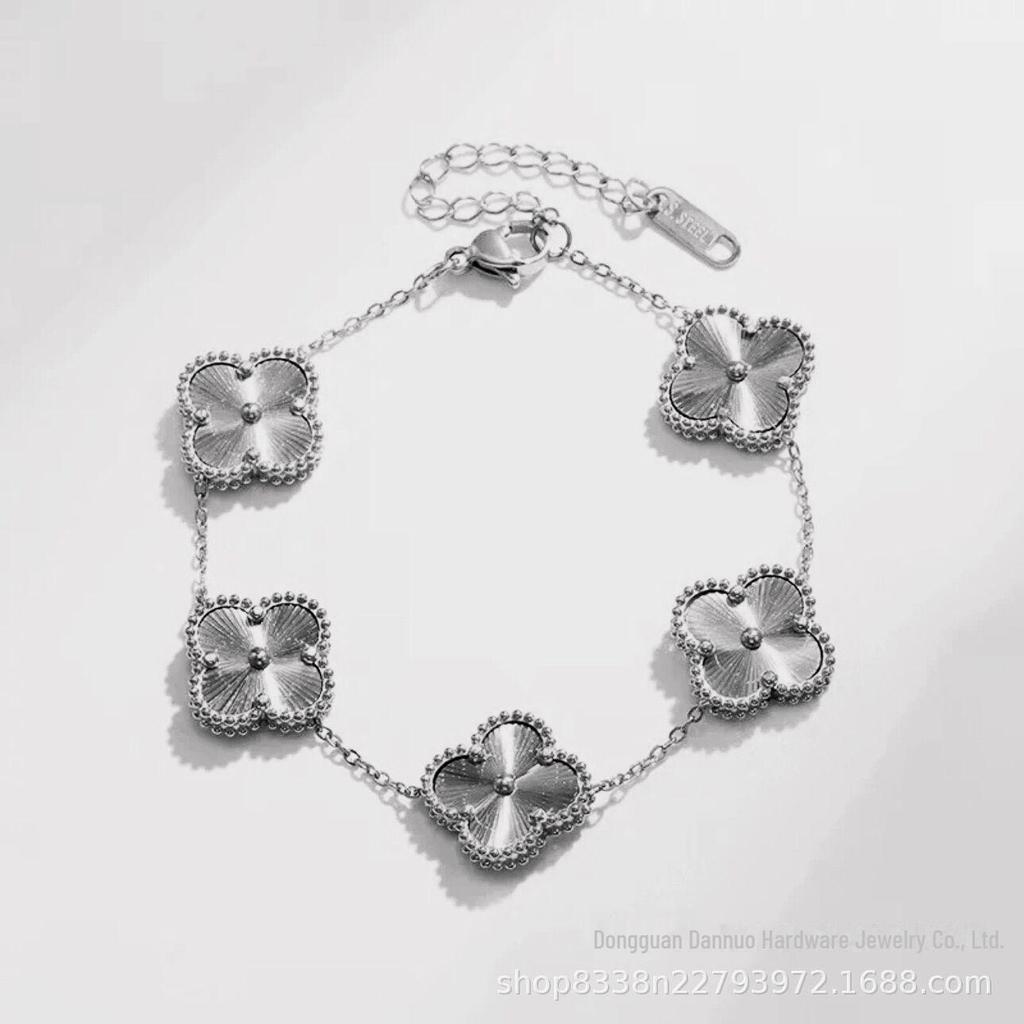 Трендовое женское ожерелье на ключицу с четырехлистным клевером 2023 года — стильный и уникальный дизайн