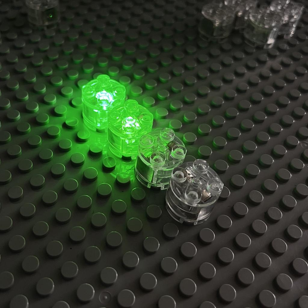 Новые 1/2/5 шт. Moc 8 цветов 2x2 Точечные светодиодные огни с батарейками Аксессуары Классический Кирпич Образовательные Светящиеся Строительные Блоки Дети