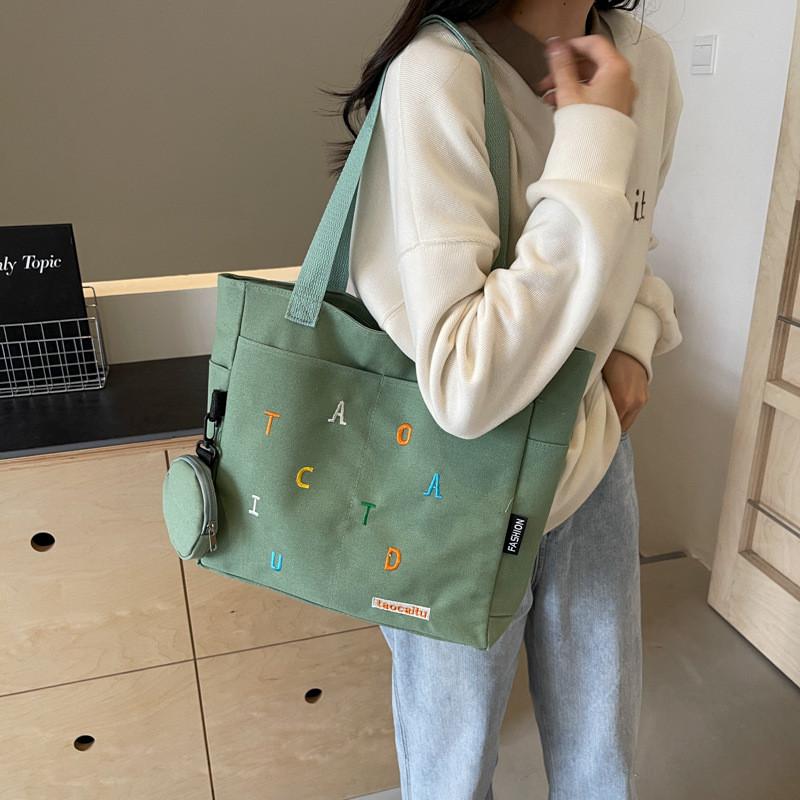 Modern Casual Large Capacity Tote With Sewn Details For Everyday Carry