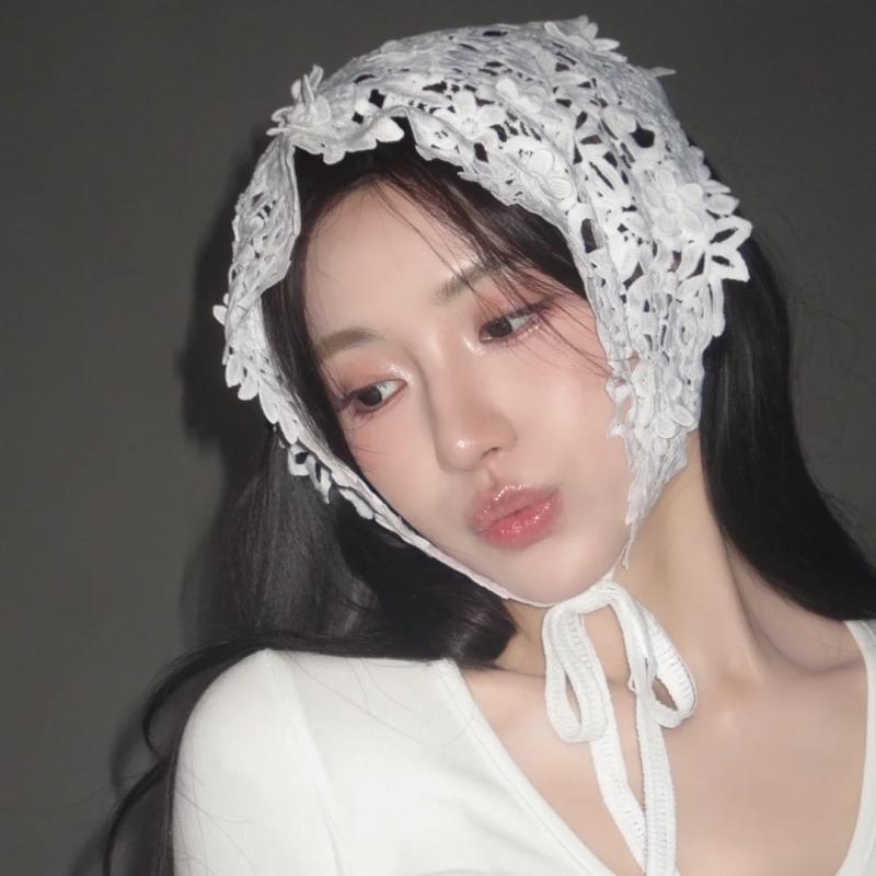 French Sweet Flower Lace Triangle Hair Scarf Retro Pastoral Hollow Headdress White Woven Hair Scarf Summer Sun Protection