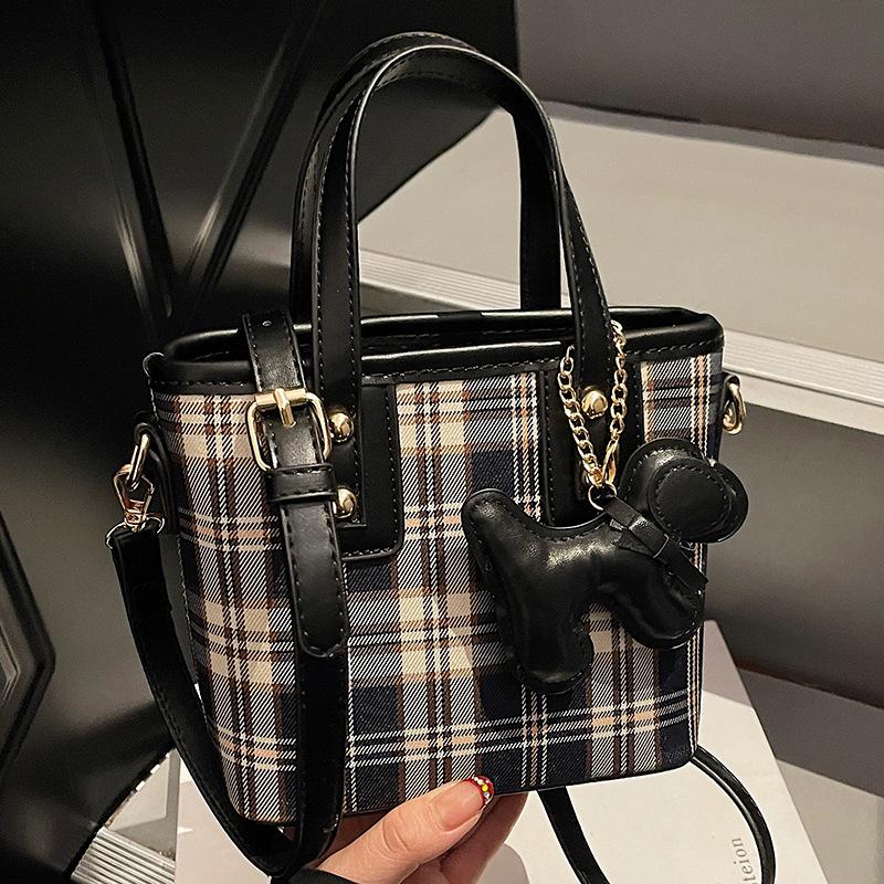 Niche Foreign-style Women 2025 Autumn New Trendy Simple Shoulder Crossbody Fashionable High-value Portable Bucket Bag