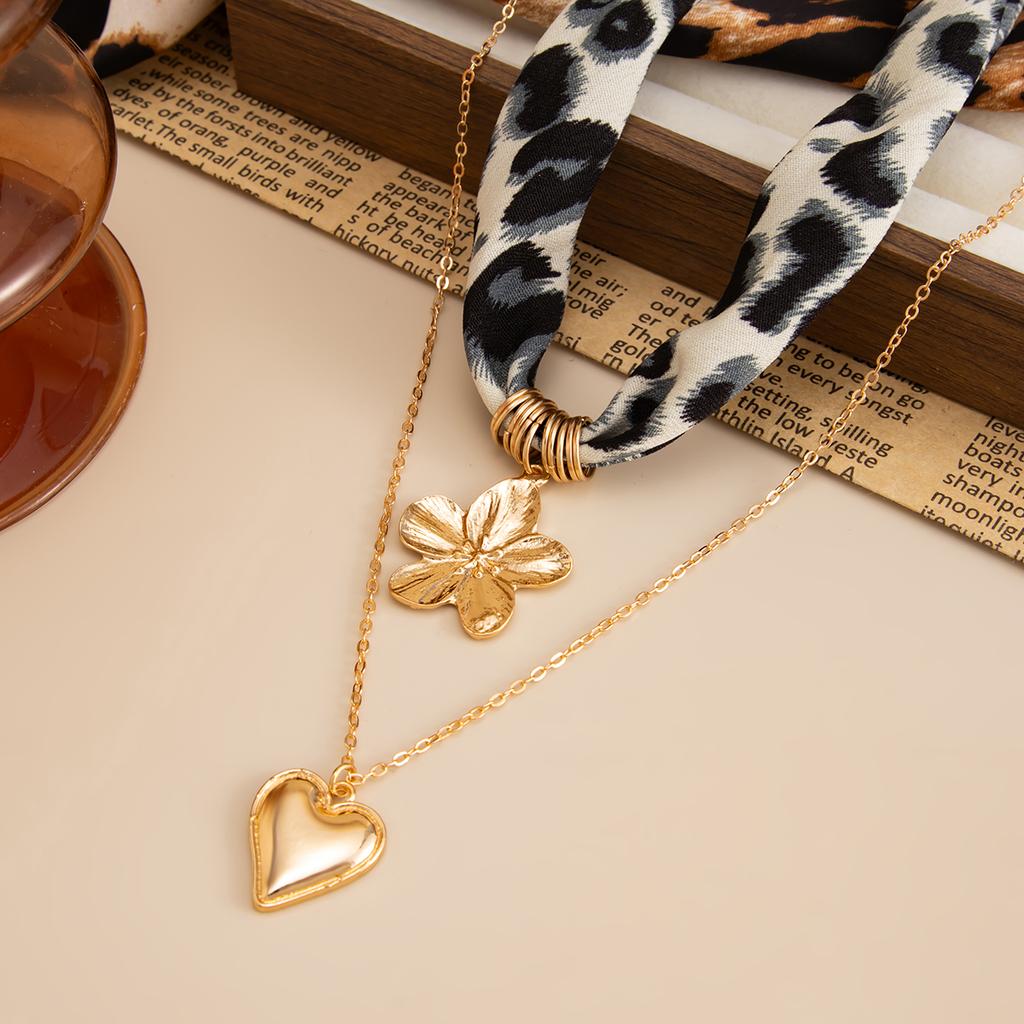 SHIXIN 2Pcs/Set Retro Flower Love Heart Pendant Necklace for Women Elegant Leopard Pattern Chiffon Fabric Choker Party Jewelry