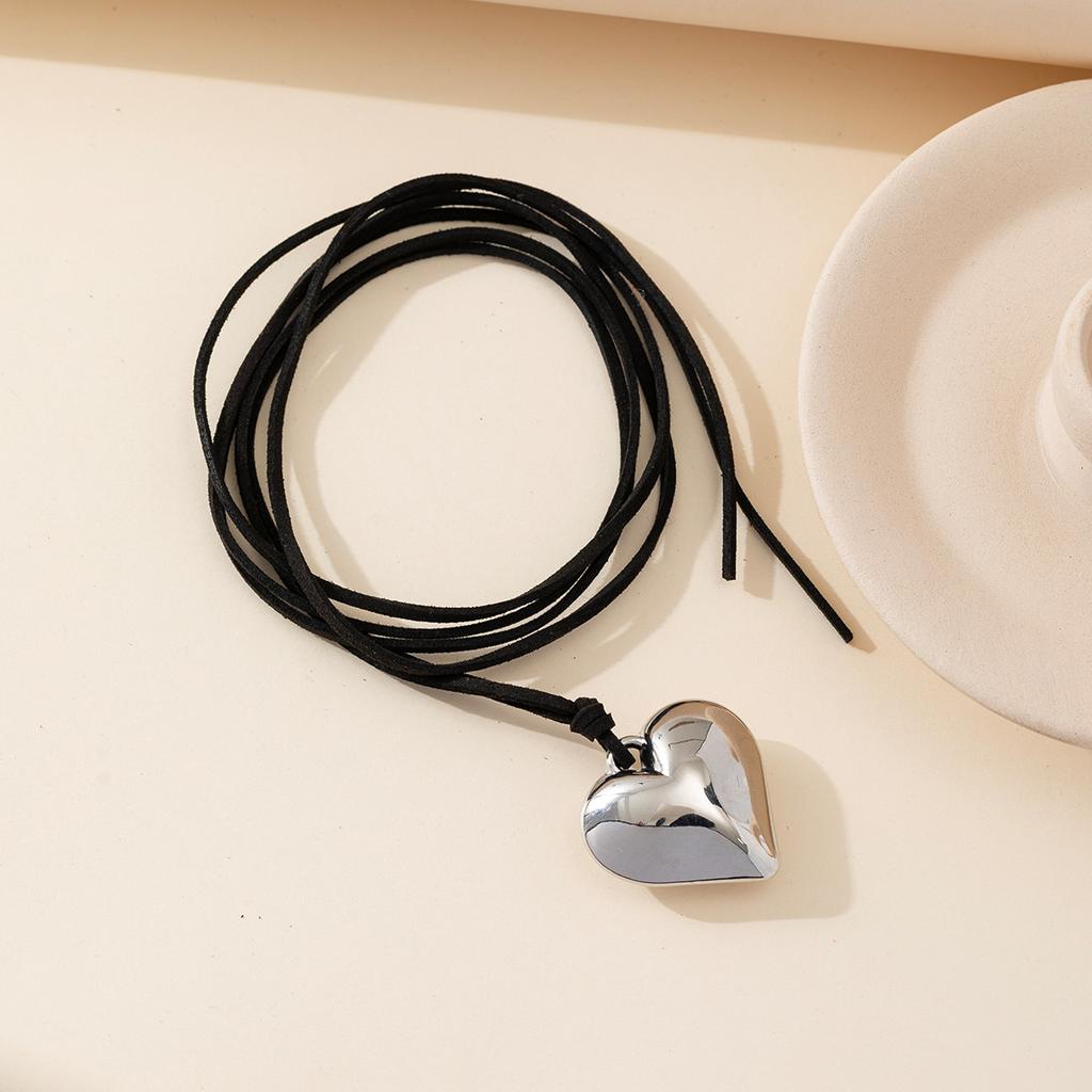 Black Velvet Chain Big Heart Pendant Necklace For Women Trendy Elegant Choker Necklace  Fashion Jewelry Accessories