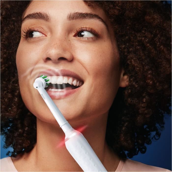 Brosse à dents électrique ORAL-B Pro 3 - 3 brossettes incluses - blanc - sans fil