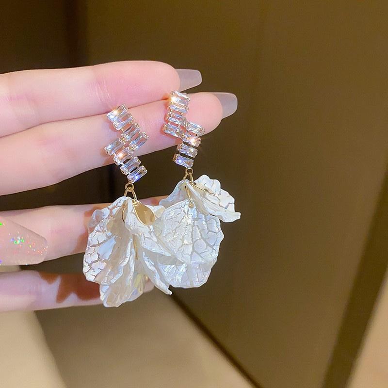 Модные акриловые серьги с кисточками в форме цветка для женщин, эффектные ювелирные изделия, длинные серьги-подвески с искусственным жемчугом и кристаллами