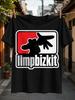Надпись Limp Bizkit с жирным красным контуром-наклейкой, рука в виде стикера и глянцевый монохромный уличный стиль Унисекс Вся футболка