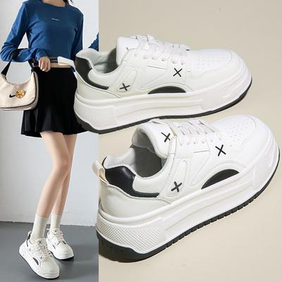 Весна 2025, новая корейская версия маленьких белых туфель, женские студенческие спортивные и повседневные кеды на платформе, уличная обувь, увеличение высоты платформы C10