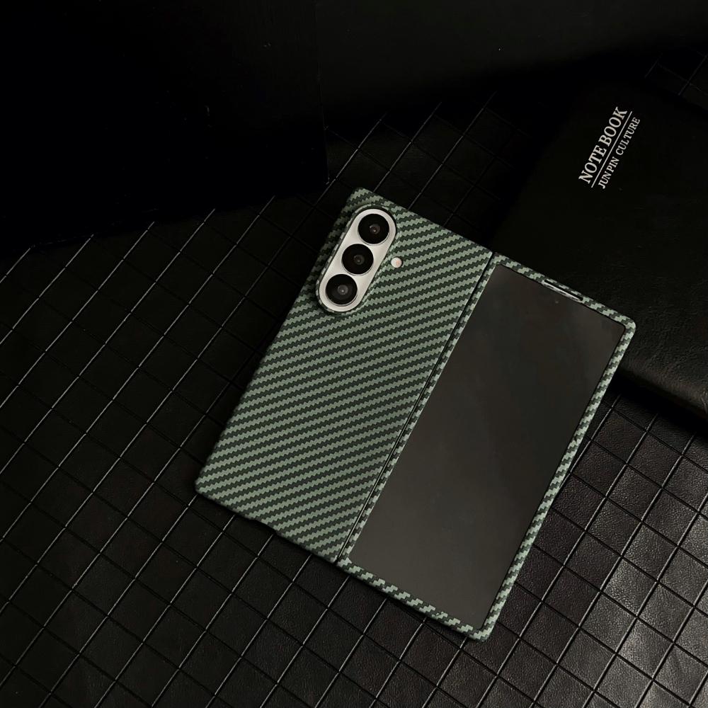 Премиальный чехол с узором из углеродного волокна и кевлара для Samsung Galaxy Z Fold 7 6 5 4 3, противоударный, невидимая магнитная зарядка, защитная крышка