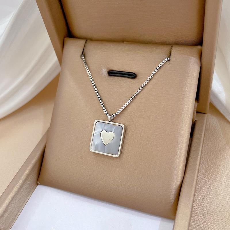Titanium Steel Square Fritillary Heart Temperament Personality Minimalist Furnace Real Gold Necklace Female Collarbone Chain