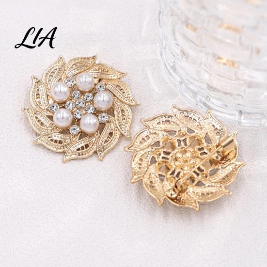 Easy to Wear Brooches Retro Rhinstone Flower Brooch for Women, Golden Plated Alloy Floral Tone Pin Lapel Pin, Clothing Jewelry Accessories Wedding