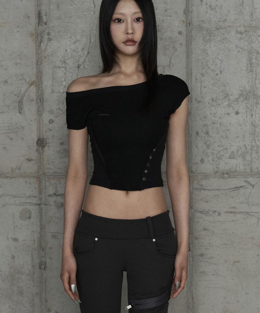 ETRE AU SOMMET Pigment Damage Panel Short Top (Black)