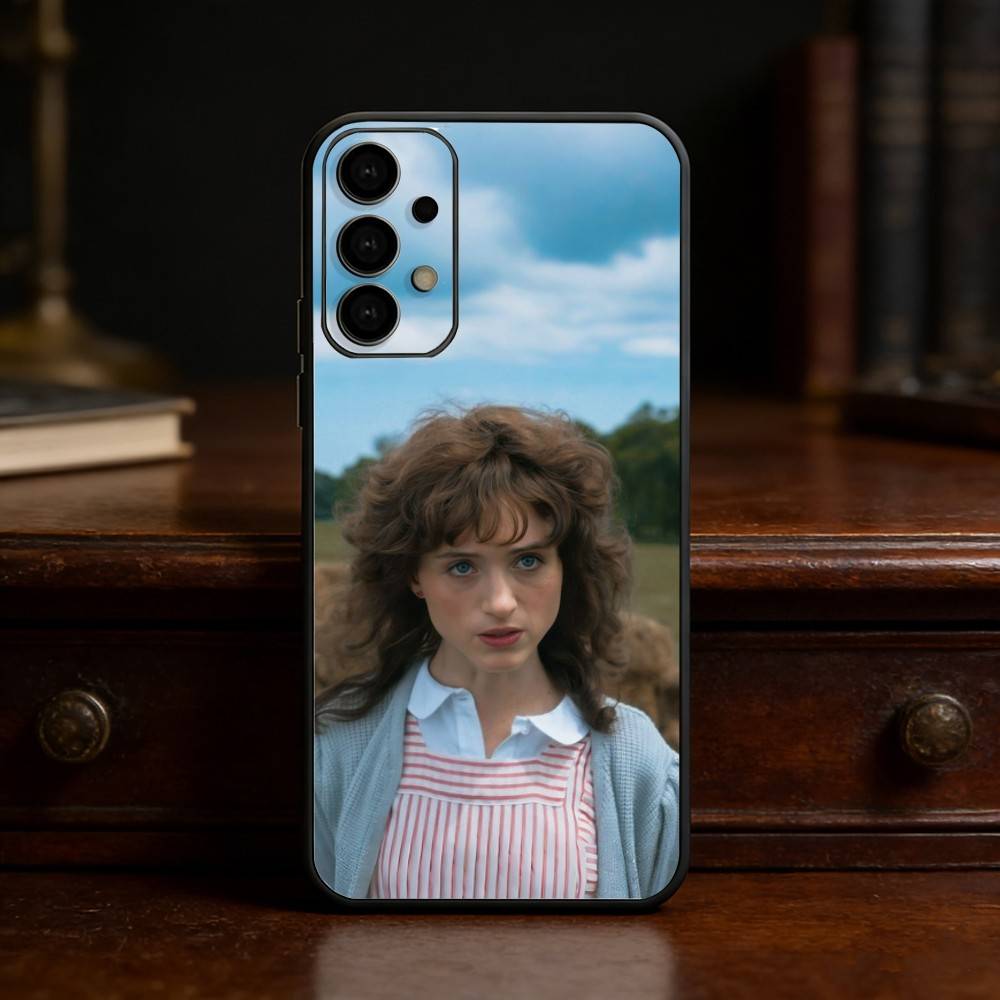 Retro Chic Vibe Natalia Dyer Phone Case For Samsung S25,S24,S21,S22,S23,S30,Ultra,S20,Plus,Fe,Lite Black Shell