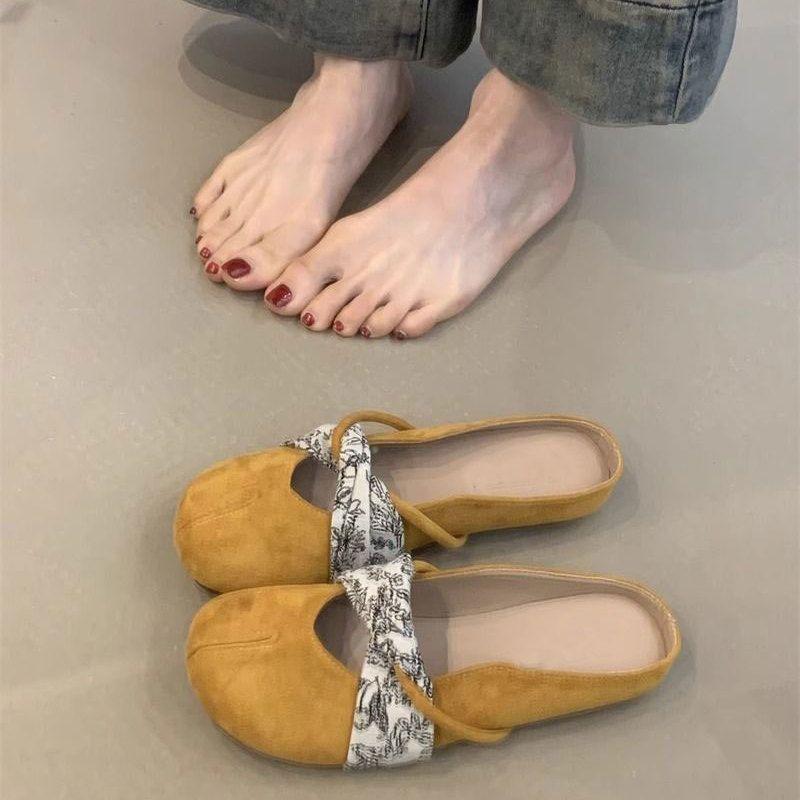 Модные женские полушлепанцы 2025 Лето Новые Уличные Нескользящие Модные Крутые Шлепанцы Легкие Удобные Мягкая Подошва Плоская Повседневная Обувь