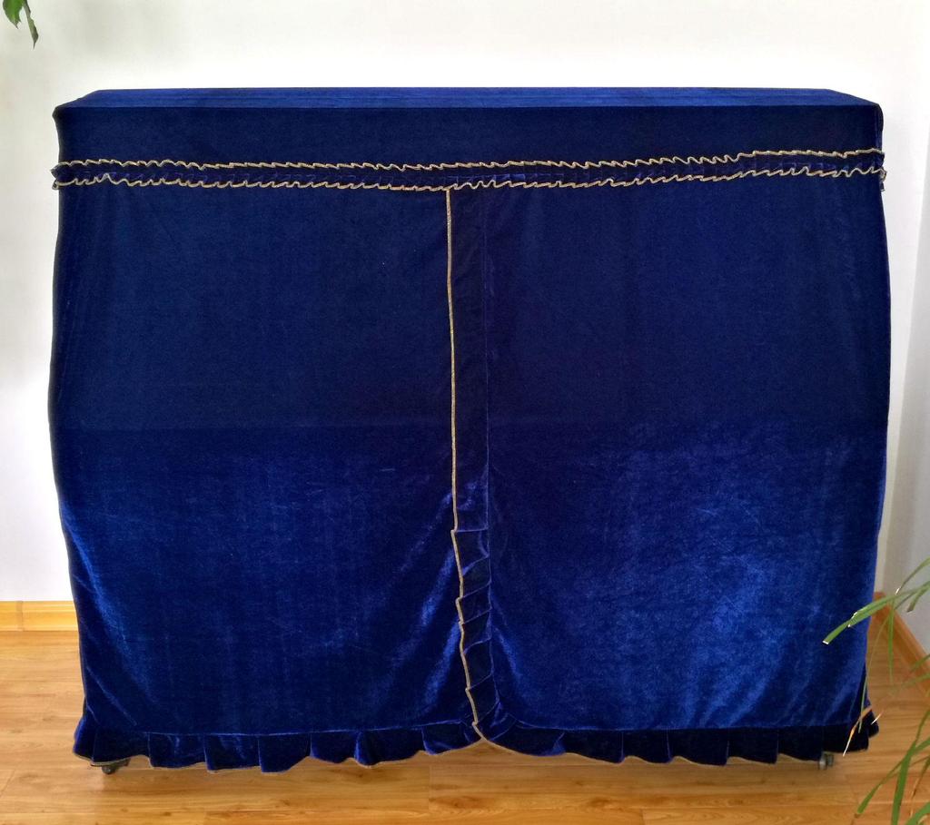 Комплект чехлов из золотого бархата для пианино и скамьи (Длина спины 40 см)