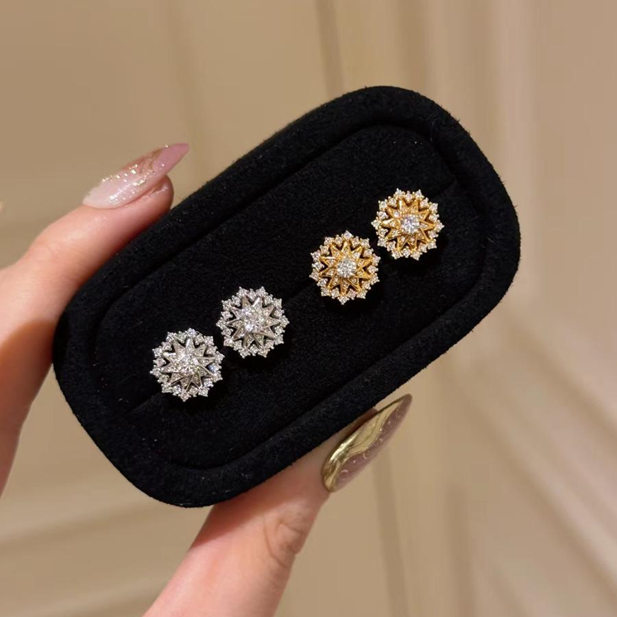 Имитация муассанита Легкая роскошь Полностью бриллиантовое Супер-сияние Снежинка Астролябия Ожерелье Женский кулон Подсолнух Нишевый дизайн Набор серег-пусетов