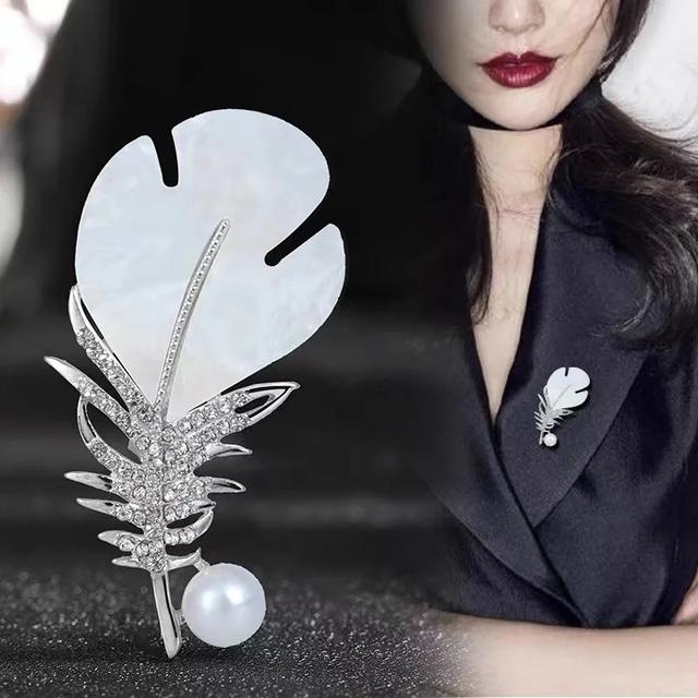 Feather Brooch Pins for Women Party Wedding Gifts Clothing Accessories High-end Chest Flower Women's Gold Rhinestone Alloy Silver Accessory Pin