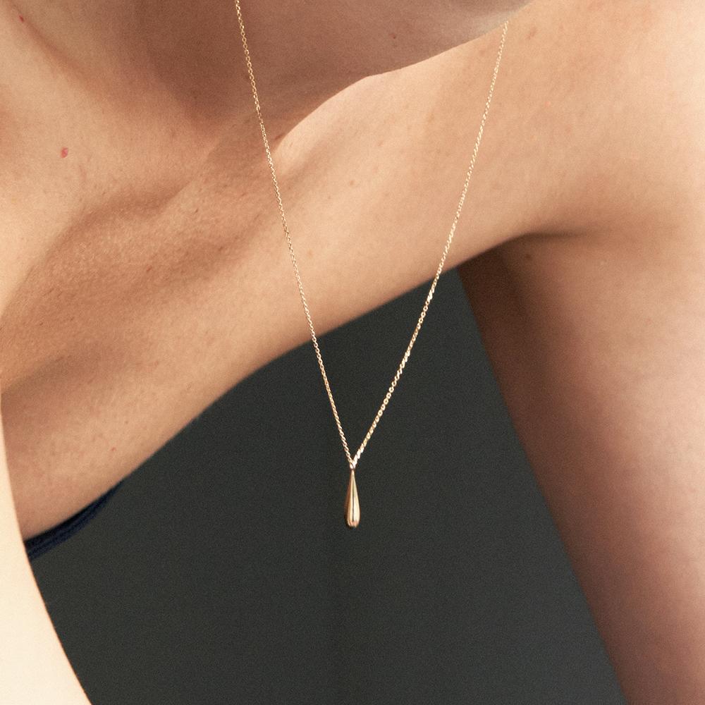Lunne 14K Solid Raindrop Long Necklace (14K Gold) Lfn22