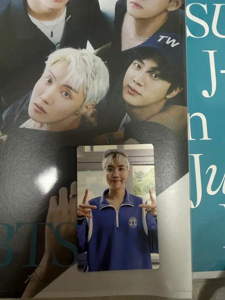 BTS (Full Set) Bangtan Boys Special 8 Photo-Folio (Includes Poka)