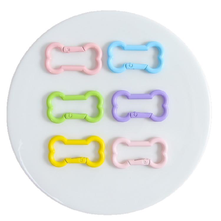 Брелок-брелок из цинкового сплава в форме кости Декорация Пружинный замок Доступен в 6 игривых цветовых вариантах