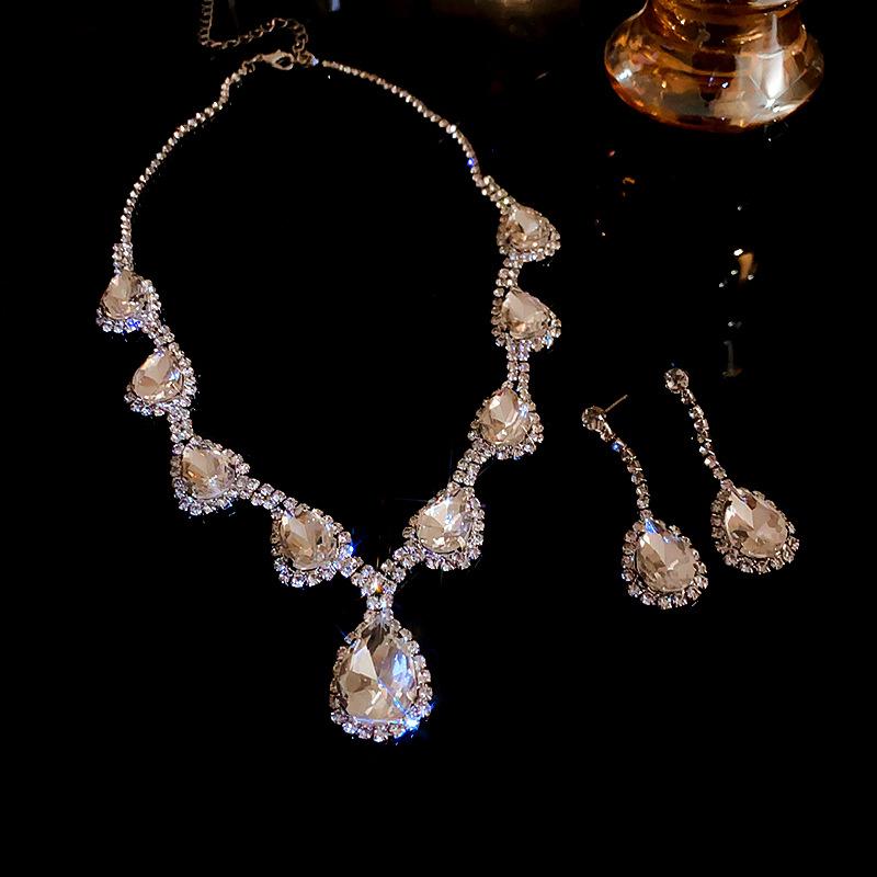 Diamond water drop geometric necklace earrings set light luxury temperament collarbone chain fashionable versatile high-end jewelry