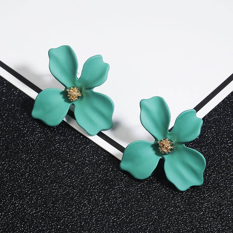 Korean Cute Small Flower Stud Earrings For Women Fresh and Sweet Statement Earring Girl Fashion Jewelry Gift